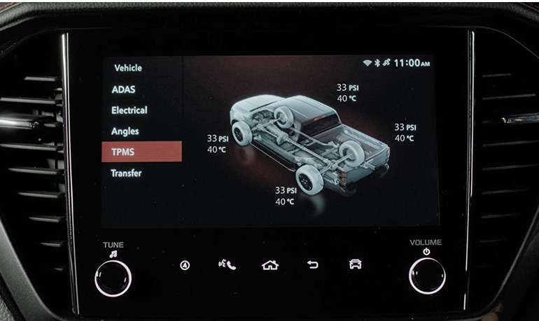Isuzu D-MAX Tyre Pressure Monitoring System displaying individual tyre pressures