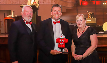 Rod Caldwell receives 2023 Morky Award, presented by Bruce Morcombe and Denise Morcombe 