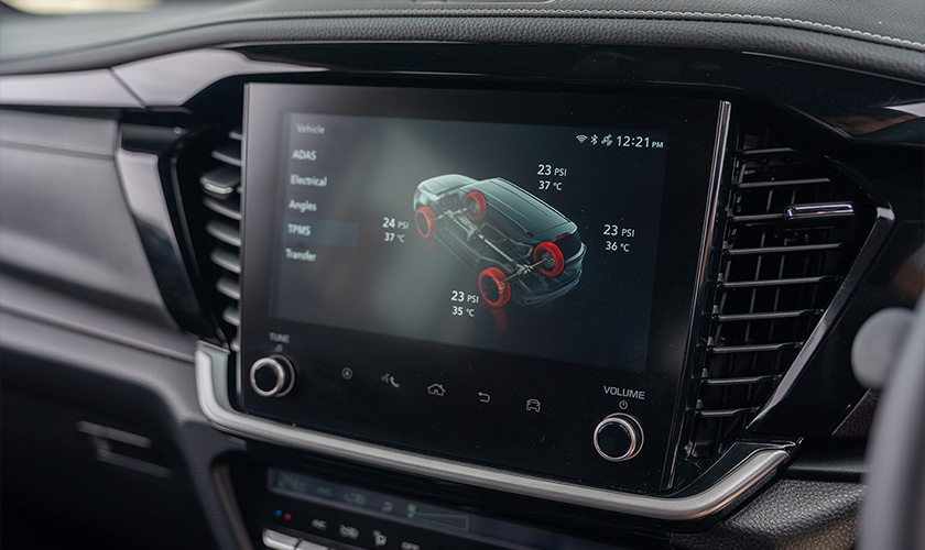 Isuzu MU-X Tyre Pressure Monitoring System displaying tyre pressure information