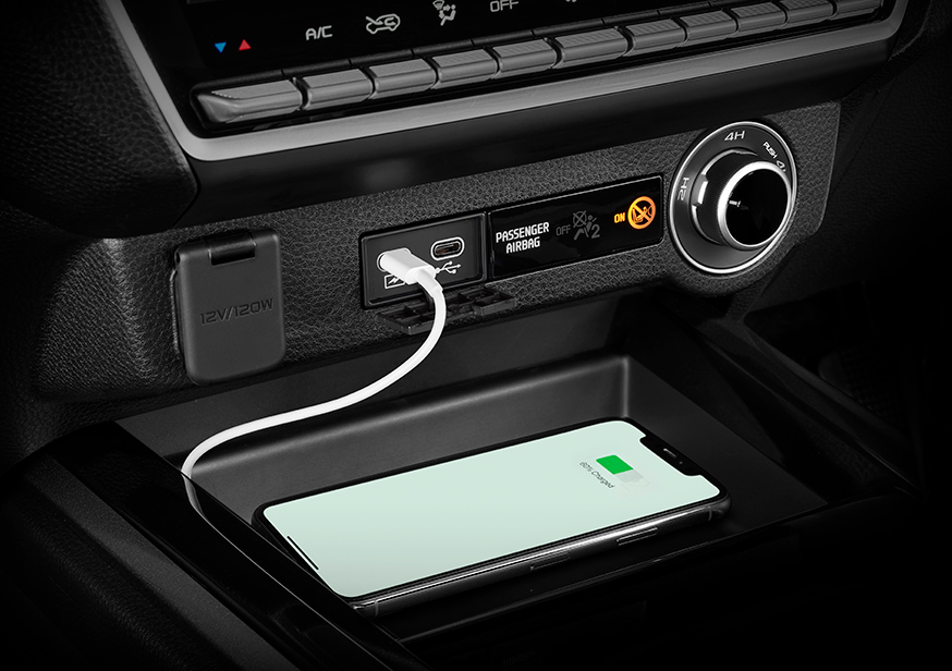 D-MAX X-TERRAIN USB-C charging connectivity